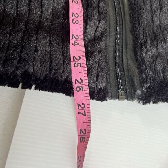 Chico’s Women’s Black Faux Fur Full Zip Vest Size 3 US XL Quilted Back - Picture 9 of 9